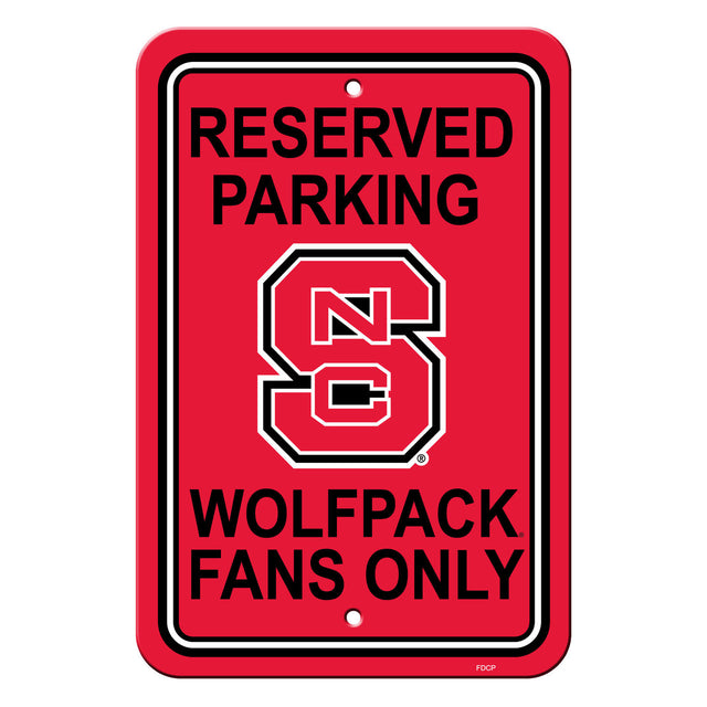 Letrero de plástico de 12 x 18 con el logo de North Carolina State Wolfpack para estacionamiento reservado