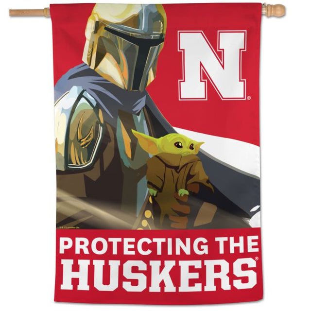 Bandera vertical de Nebraska Cornhuskers/Star Wars MANDALORIAN de 28" x 40"