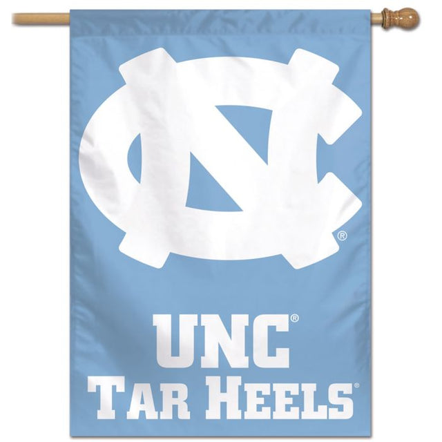 Bandera vertical de los Tar Heels de Carolina del Norte de 28" x 40"