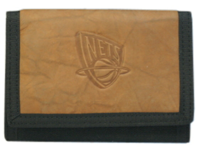 Cartera de tres pliegues de cuero y nailon con relieve de los New Jersey Nets