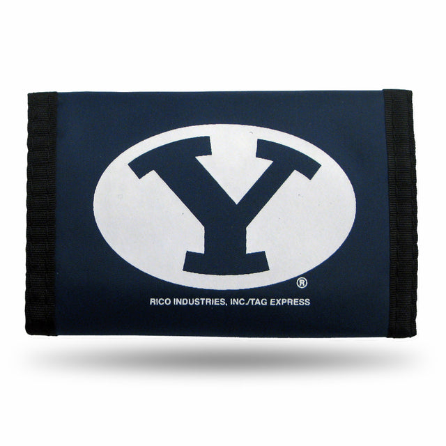 Cartera de nailon con tres pliegues de los BYU Cougars