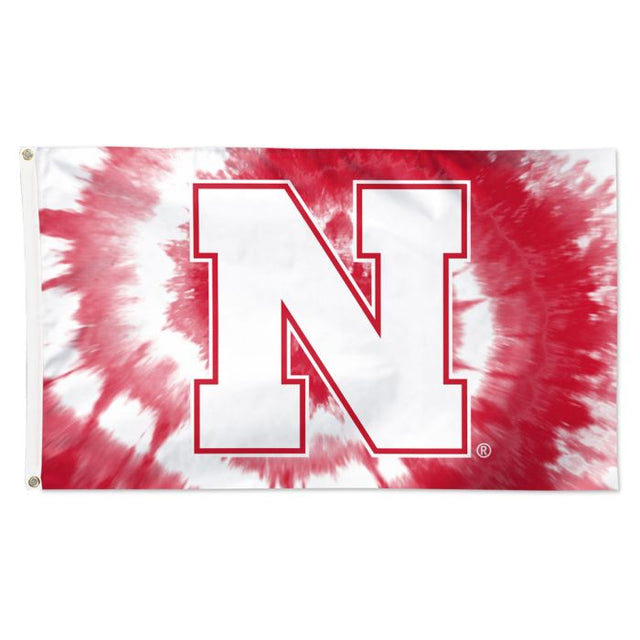 Bandera teñida anudada de los Nebraska Cornhuskers - Deluxe 3' X 5'