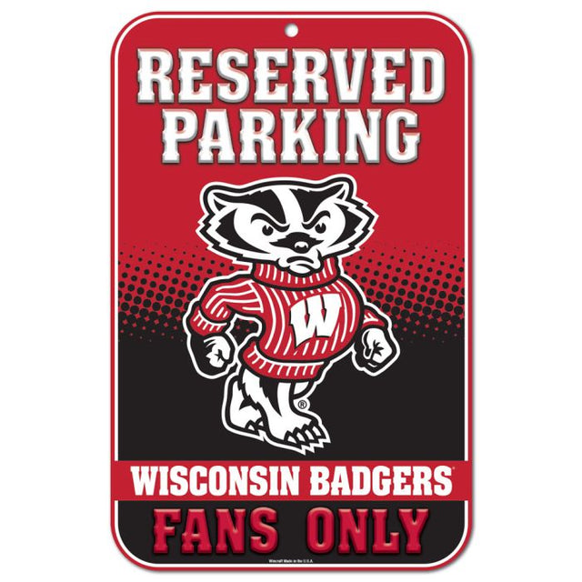 Letrero de plástico de estacionamiento reservado de Wisconsin Badgers de 11" x 17"