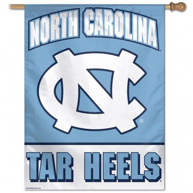 Banner de los Tar Heels de Carolina del Norte de 28 x 40 vertical, segundo diseño alternativo