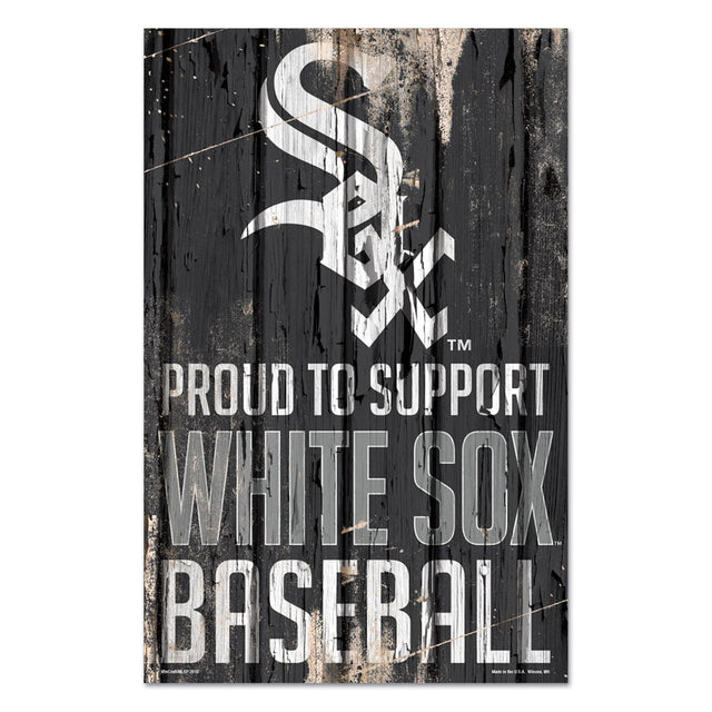 Letrero de madera de 11 x 17 de los Chicago White Sox con el mensaje "Orgulloso de apoyar el diseño"