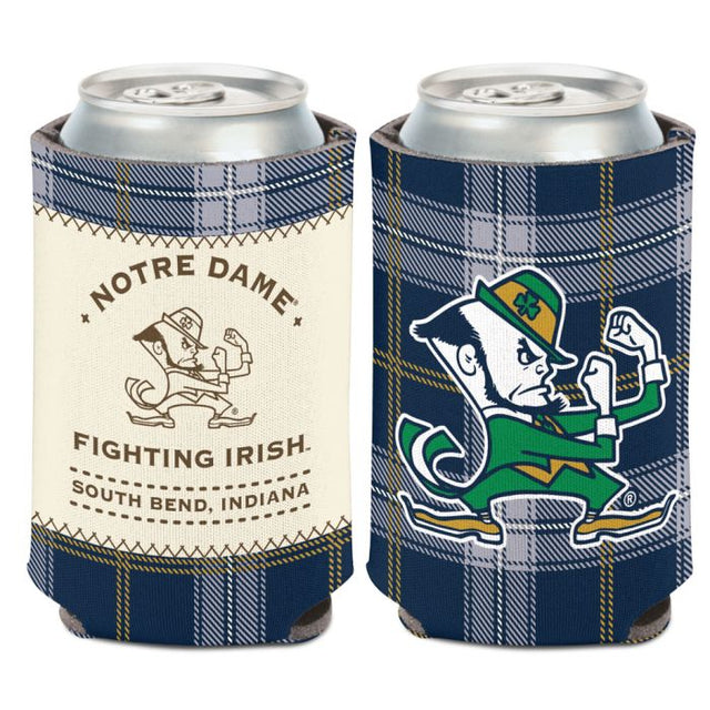 Enfriador de latas con estampado de cuadros azules de Notre Dame Fighting Irish de 12 oz.