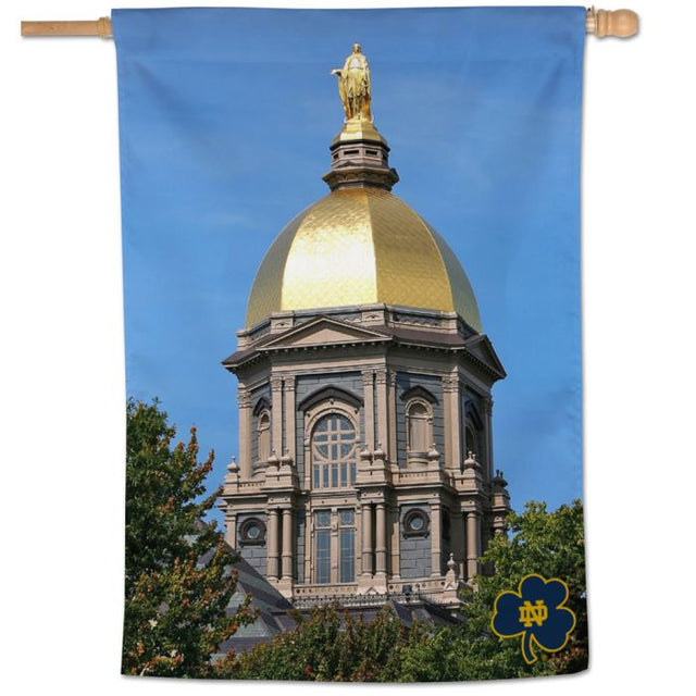 Bandera vertical de Notre Dame Fighting Irish con cúpula dorada de 28" x 40"