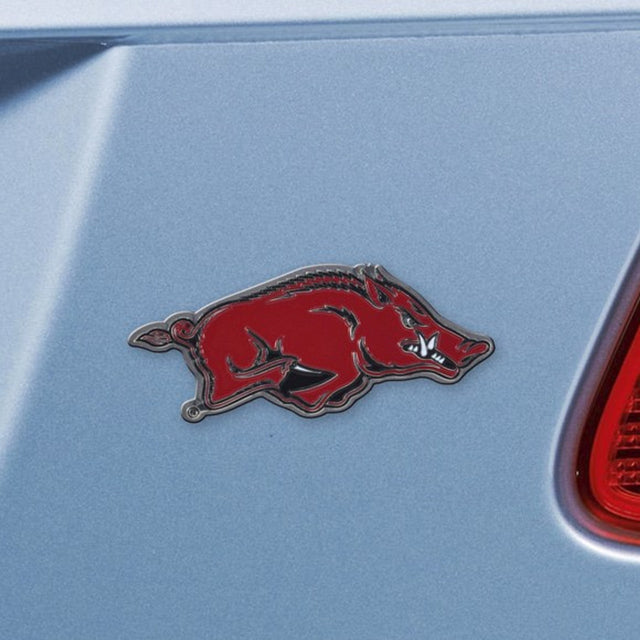 Emblema para automóvil de los Arkansas Razorbacks en color metálico de primera calidad