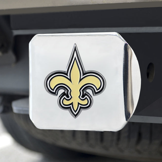 Emblema de color de la cubierta de enganche de los New Orleans Saints en cromo