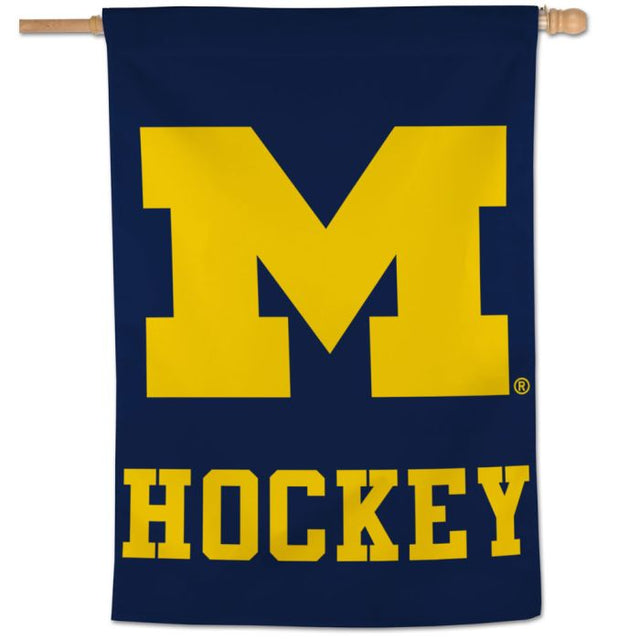 Bandera vertical de hockey de los Wolverines de Michigan, 28" x 40"