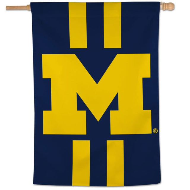 Bandera vertical de Michigan Wolverines con rayas verticales de 28" x 40"