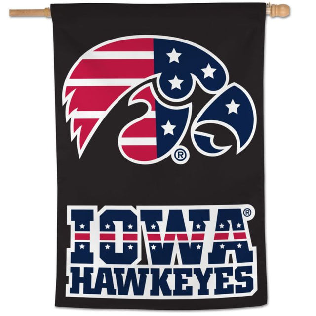 Bandera vertical patriótica de Iowa Hawkeyes de 28" x 40"