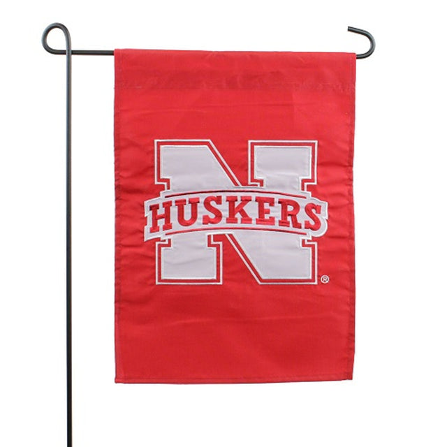 Aplique de jardín con diseño de bandera de los Nebraska Cornhuskers esculpido en CO