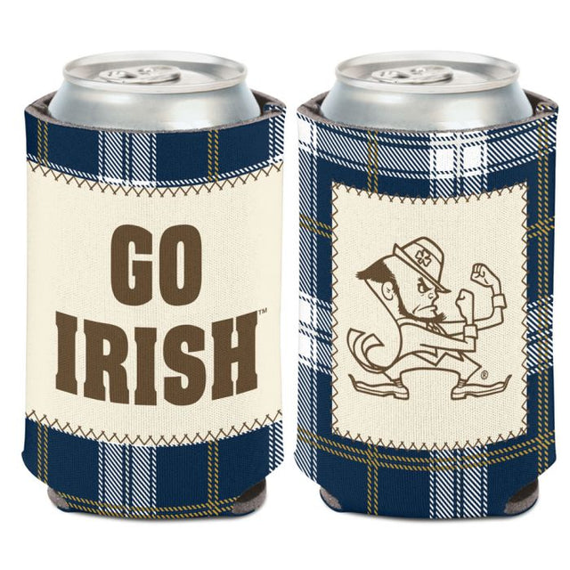 Enfriador de lata con parche a cuadros de Notre Dame Fighting Irish de 12 oz.