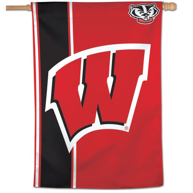 Bandera vertical de Wisconsin Badgers de 28" x 40"