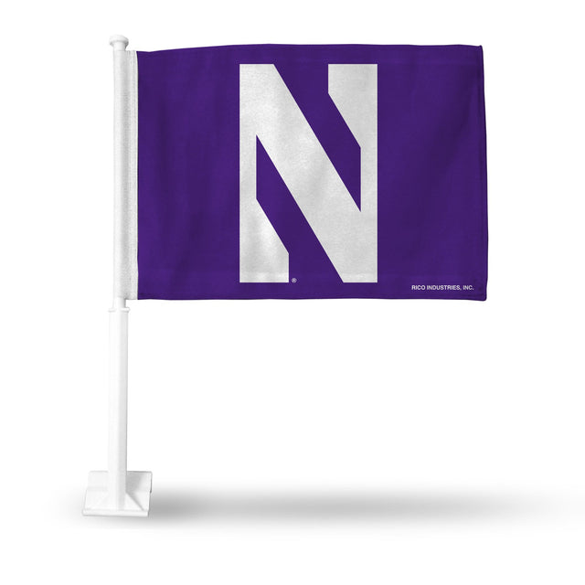 Automóvil con bandera de los Northwestern Wildcats