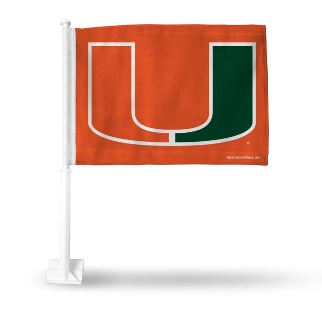 Auto con la bandera de los Miami Hurricanes