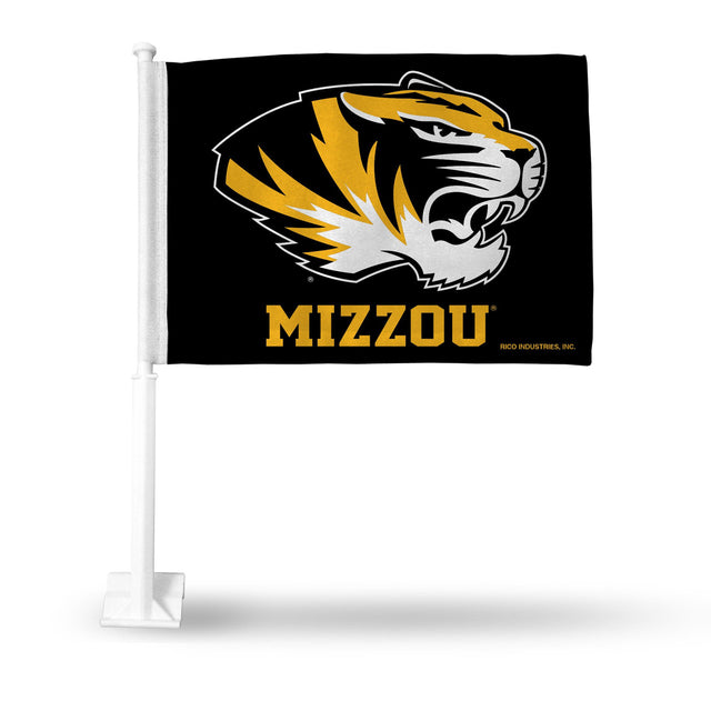 Automóvil con la bandera de los Missouri Tigers