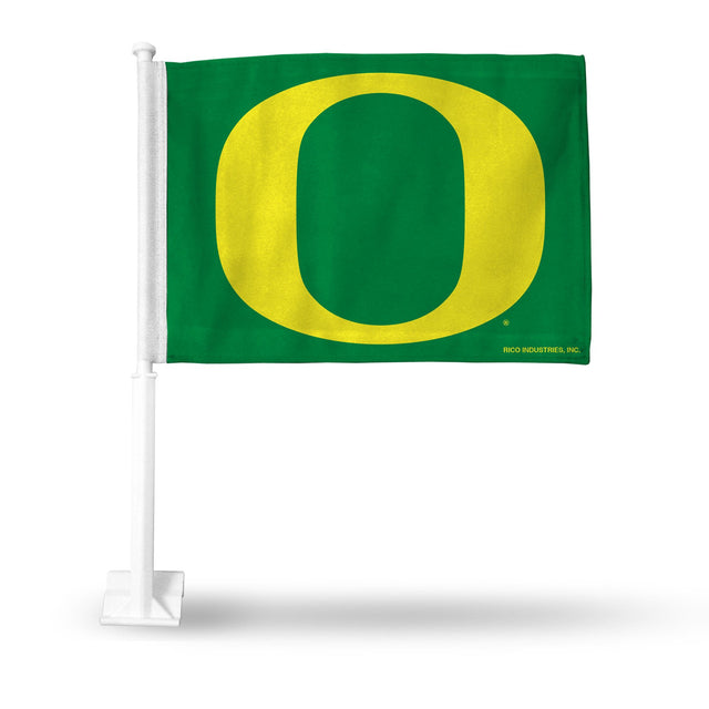 Coche con la bandera de los Oregon Ducks