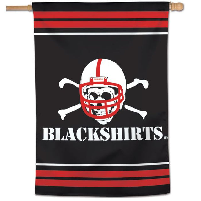 Bandera vertical de Nebraska Cornhuskers BLACKSHIRTS de 28" x 40"