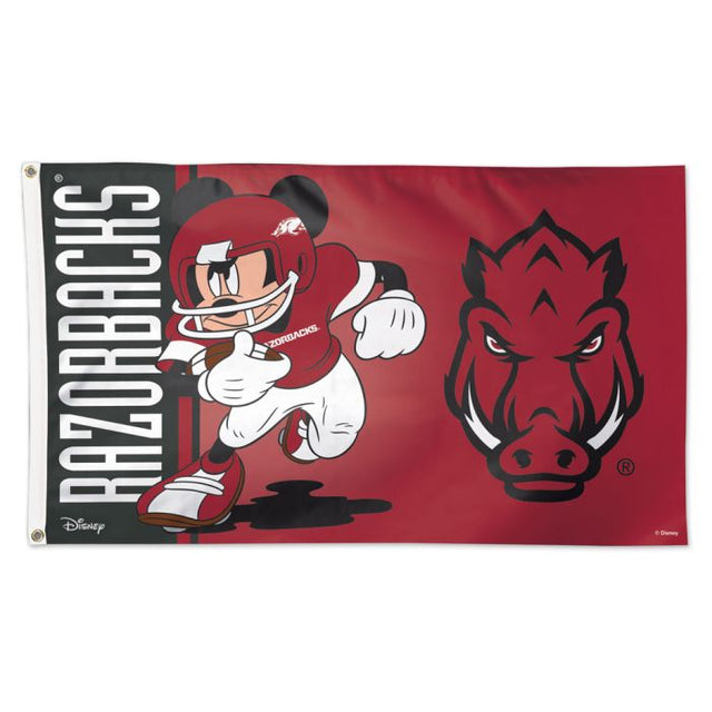 Bandera de Mickey Mouse de Arkansas Razorbacks / Disney - Deluxe 3' X 5'