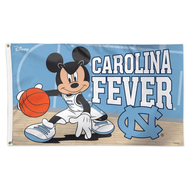 Bandera de baloncesto de Mickey Mouse de Disney / Tar Heels de Carolina del Norte - Deluxe 3' X 5'