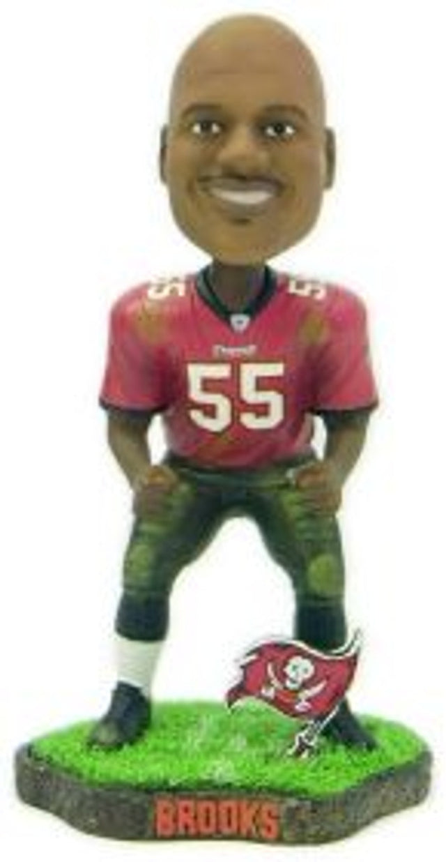 Muñeco cabezón coleccionable de Forever de Derrick Brooks, de los Tampa Bay Buccaneers, usado en el juego