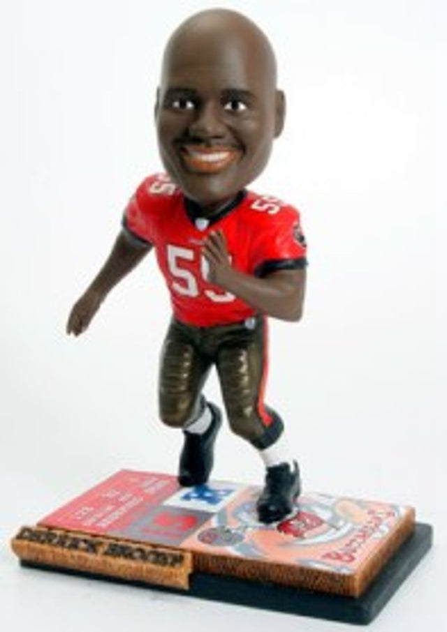 Base de entradas de Derrick Brooks de los Tampa Bay Buccaneers, muñeco Bobblehead de Forever Collectibles CO