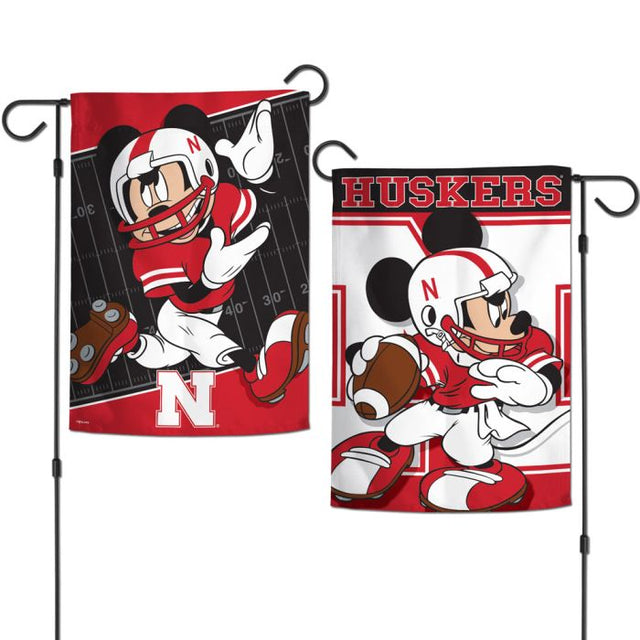 Banderas de jardín de Mickey Mouse de Disney y Nebraska Cornhuskers, de 2 lados, 12,5" x 18"