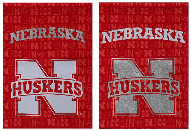 Bandera de los Nebraska Cornhuskers estilo jardín de gamuza con detalles de purpurina CO