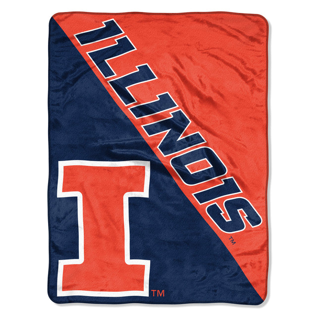 Manta de Illinois Fighting Illini de 46 x 60 con diseño de microraschel en semitono enrollada