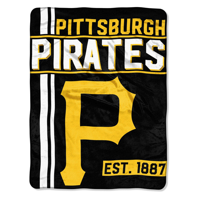 Manta de los Piratas de Pittsburgh de 46 x 60 pulgadas con diseño Micro Raschel Walk Off enrollada