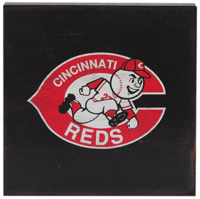 Decoración de pared con el logotipo de los Cincinnati Reds en un bloque de madera