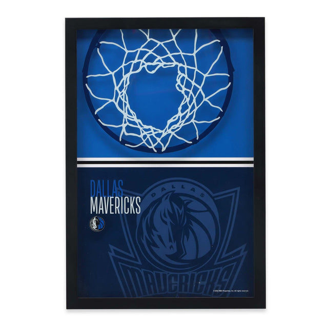 Decoración de pared de vidrio con estampado de bloques de colores y aro de baloncesto de los Dallas Mavericks