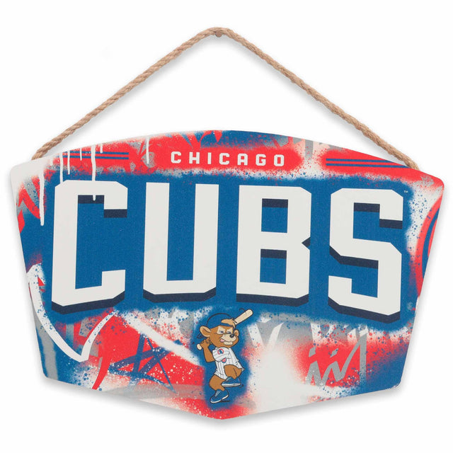 Grafiti de los Chicago Cubs colgado en la madera