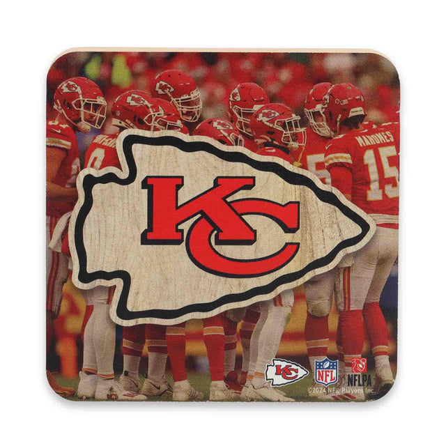 Mesa de madera para reunión de equipos de los KC Chiefs