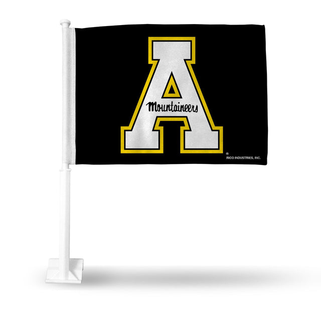 Automóvil con la bandera de los Appalachian State Mountaineers