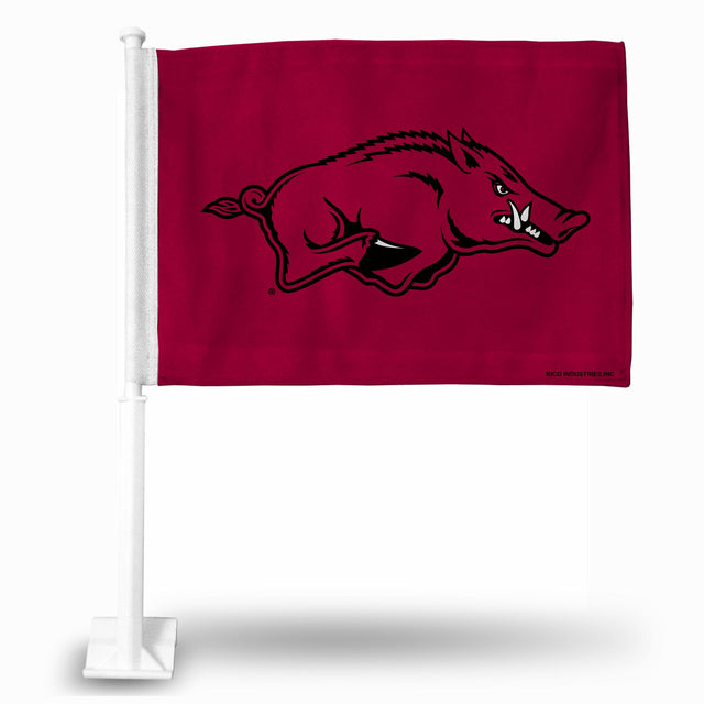 Automóvil con la bandera de los Arkansas Razorbacks