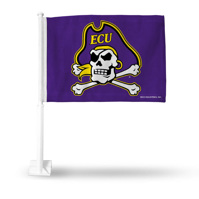 Automóvil con bandera de los Piratas de East Carolina