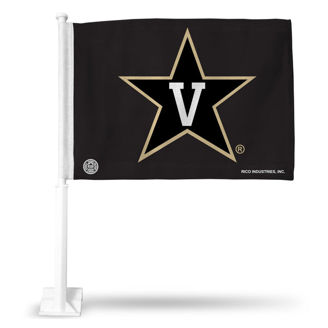 Coche con la bandera de los Vanderbilt Commodores