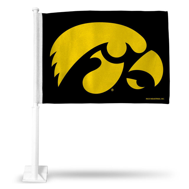 Automóvil con bandera de los Iowa Hawkeyes