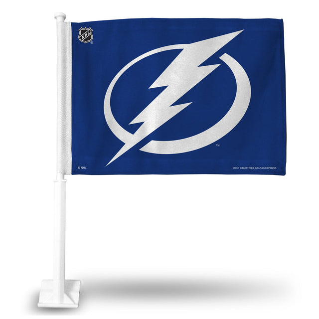 Automóvil con la bandera de Tampa Bay Lightning