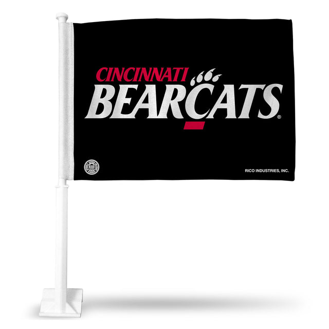 Auto con bandera de los Cincinnati Bearcats