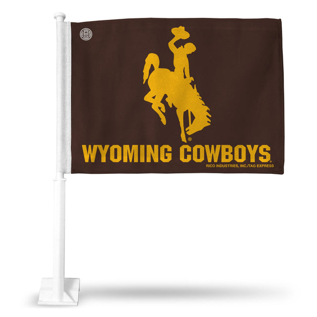 Coche con la bandera de los Wyoming Cowboys