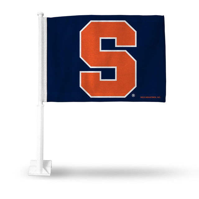 Coche con bandera naranja de Syracuse