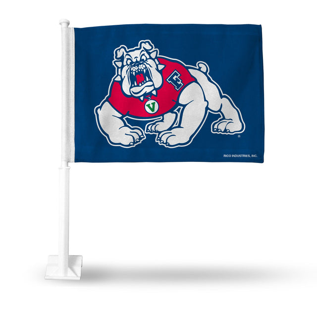 Automóvil con bandera de los Bulldogs de Fresno State