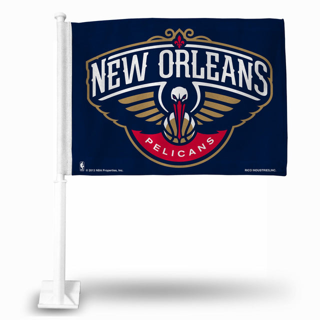 Automóvil con la bandera de los New Orleans Pelicans