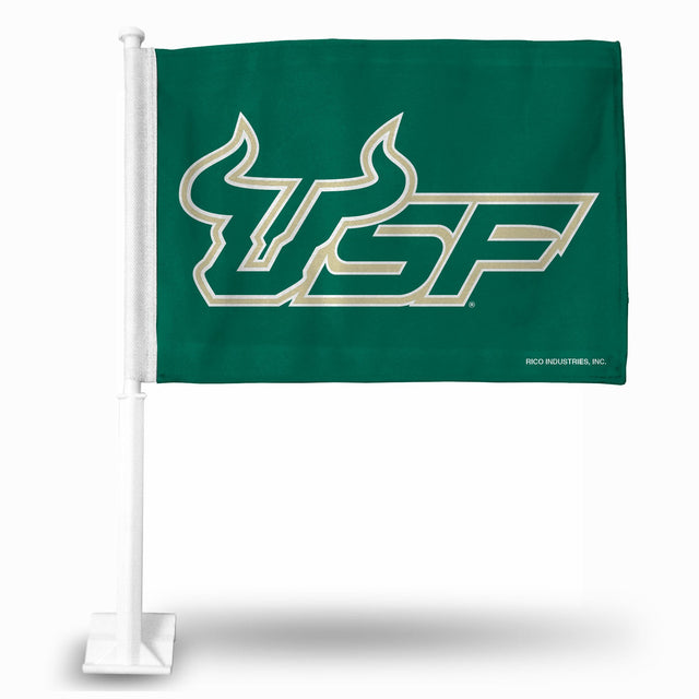 Auto con bandera de los South Florida Bulls