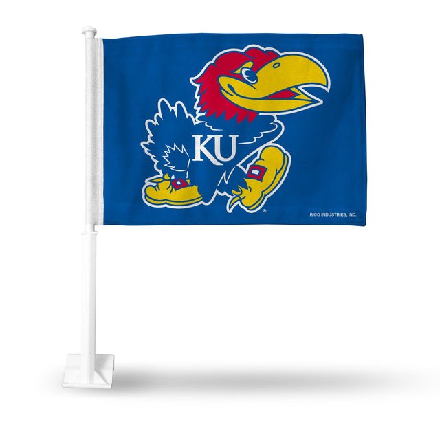 Auto con bandera de los Jayhawks de Kansas