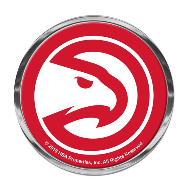 Emblema de metal cromado abovedado de los Atlanta Hawks